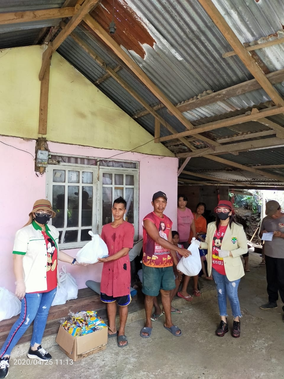 Pemuda Katolik Sulut Salurkan Bantuan di TPA Sumompo